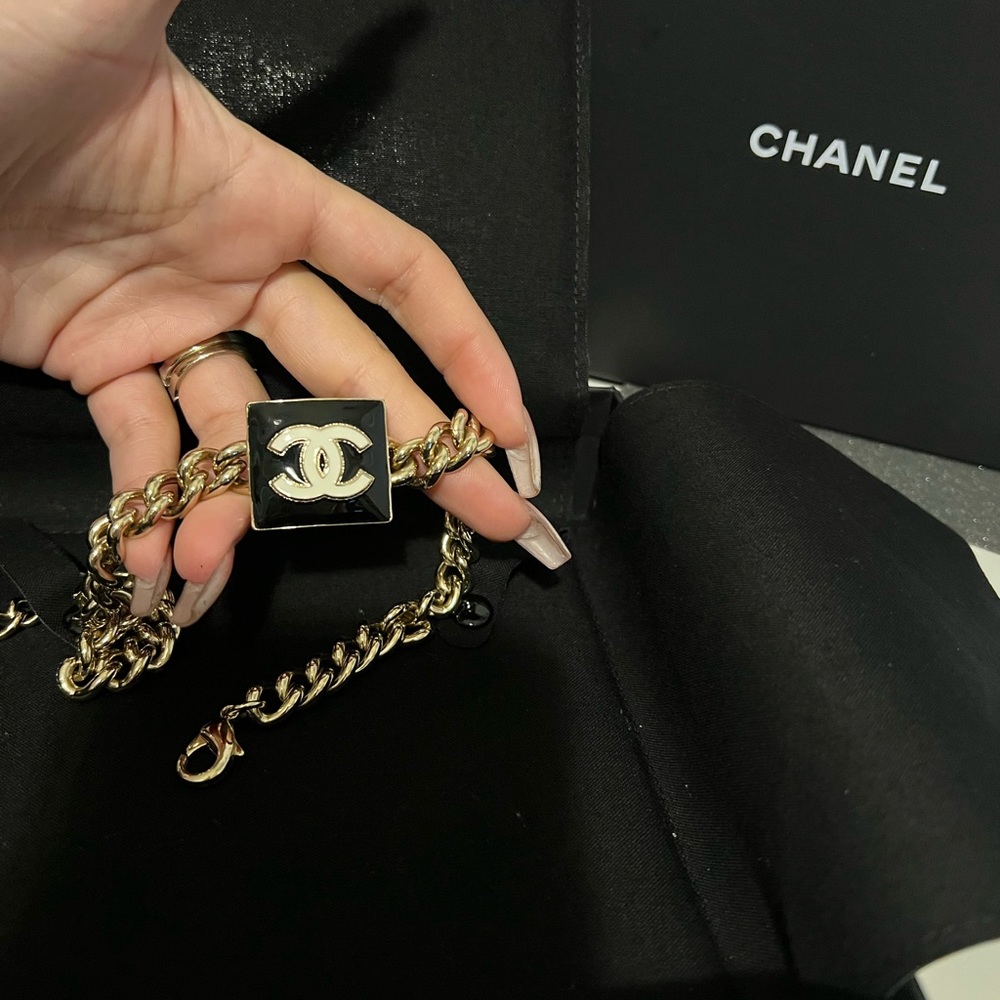 CHANEL Gold and Black CC Link Necklace - Picture 3 of 4